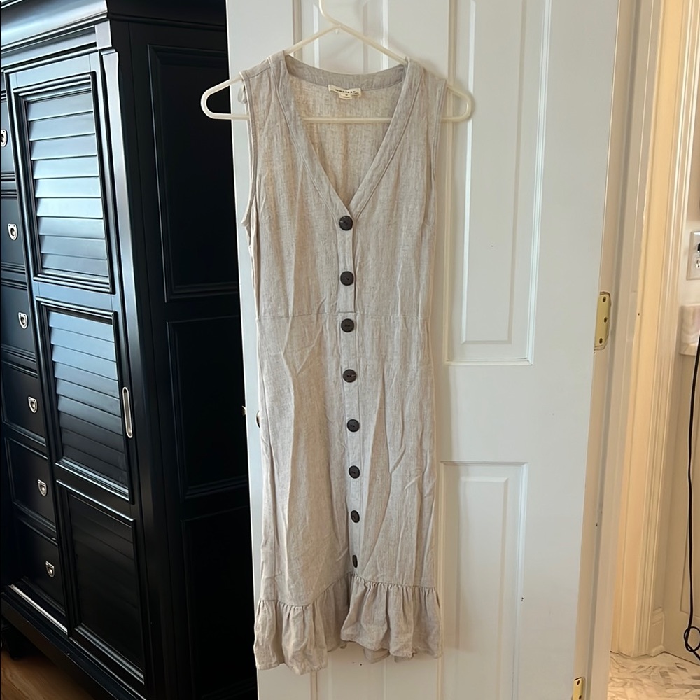 Sleeveless Beige Button-Down Dress